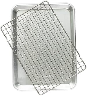 Naturals® Quarter Sheet with Oven-Safe Nonstick Grid