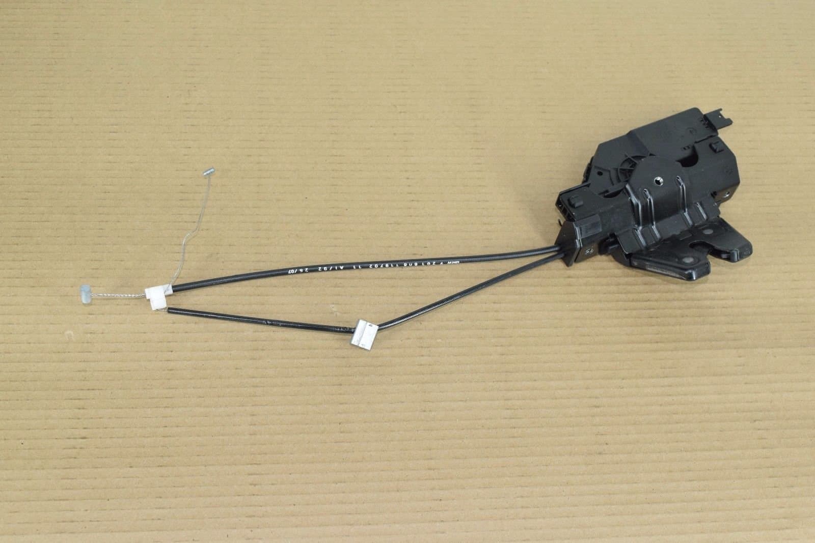 BMW E46 E60 E64 E82 E85 E90 E92 REAR TRUNK LID LOCK OPEN ACTUATOR SWITCH OEM 91K